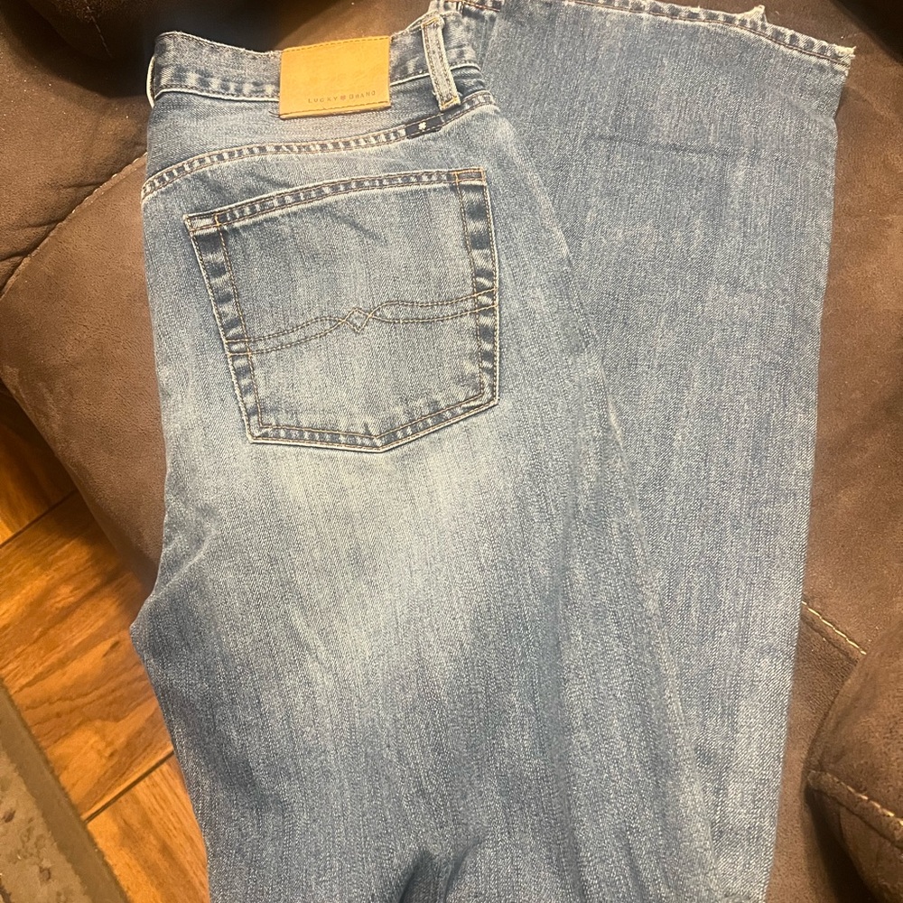 Lucky Brand Men's Straight Blue Jeans - Picture 4 of 4